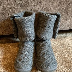 Gray UGG lattice sweater boots. Size 7